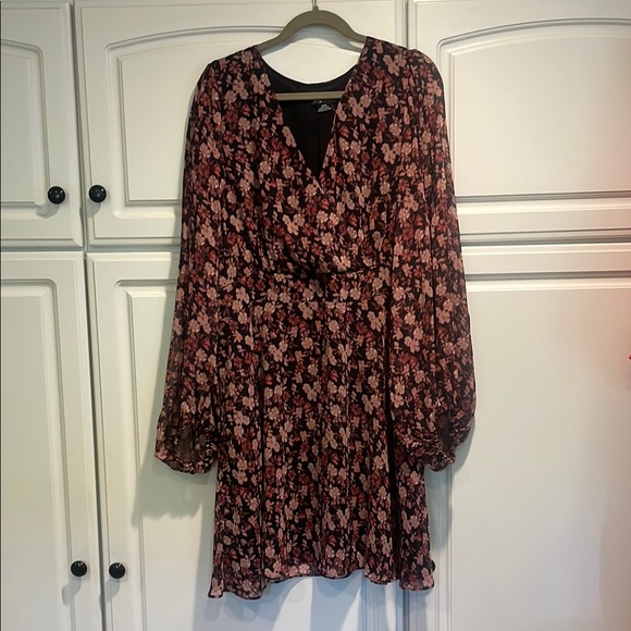 City Chic Dresses & Skirts - Floral Long Sleeve Dress